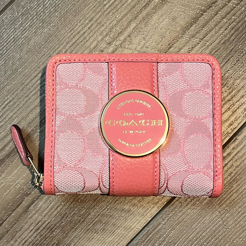 NWT Coach Lonnie Small Zip Around Wallet In Signature Jacquard